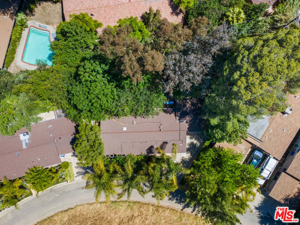 https://media.crmls.org/mediaz/84725a31-5629-4a41-8756-9d61760d53d2.jpg?preset=X-Large