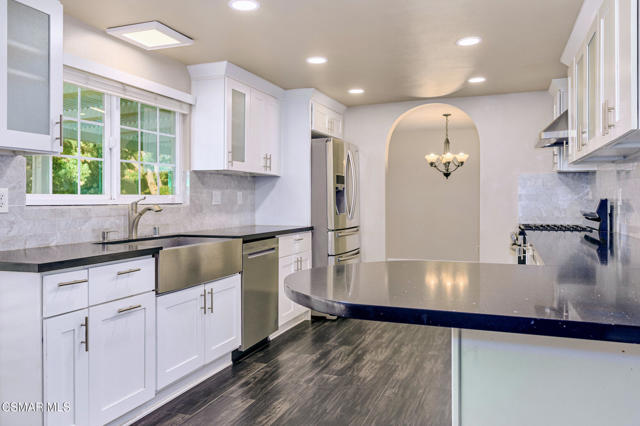 6058 Hedgewall Drive, Westlake Village CA: https://media.crmls.org/mediaz/8473139d-a243-46bb-9941-994acb9482f6.jpg