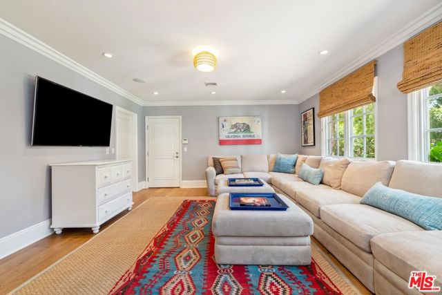 4714 Balboa Avenue, Encino CA: https://media.crmls.org/mediaz/8473e30d-f60e-4160-abe8-93ac64e0dbf7.jpg