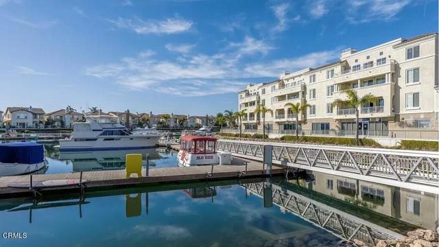 4346 Tradewinds Drive, Oxnard CA: https://media.crmls.org/mediaz/8473ed94-50f1-4a53-8835-06ba079200b4.jpg