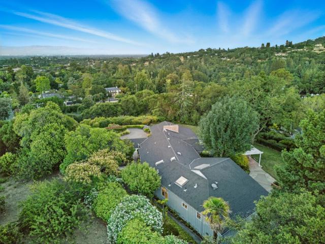 25850 Vinedo Lane, Los Altos Hills CA: https://media.crmls.org/mediaz/847434e5-4eba-414b-b8fa-f4d42a521aa2.jpg