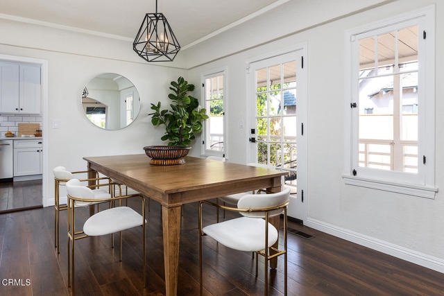 1807 New York Drive, Altadena CA: https://media.crmls.org/mediaz/847488fd-1130-4edd-bd05-eb66beb6bea5.jpg