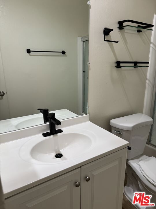 5400 Newcastle Avenue, Encino CA: https://media.crmls.org/mediaz/84749fd7-6353-495b-b3e3-ed7d0e545eca.jpg