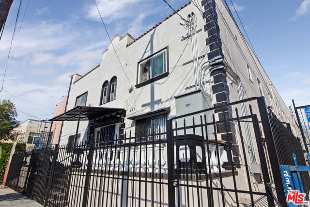 223 N Breed Street, Los Angeles CA: https://media.crmls.org/mediaz/8474bbfd-0e87-4ae5-bf0b-b94cae602f86.jpg