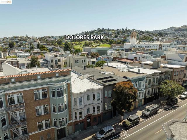 3555 17th St., San Francisco CA: https://media.crmls.org/mediaz/8475d579-bde4-4565-8321-241cdc01c089.jpg