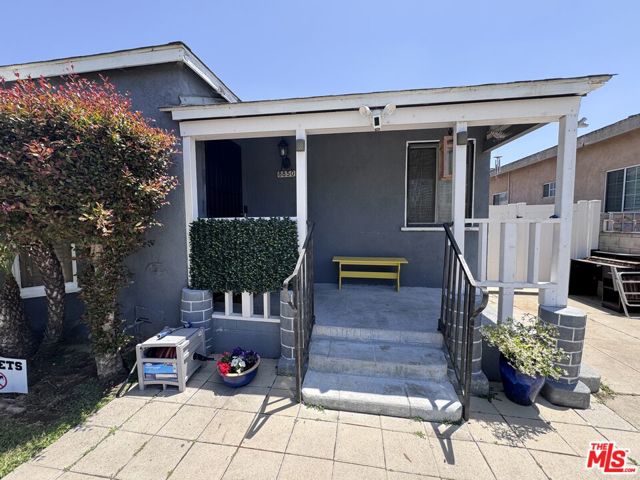 8850 S Wilton Place, Los Angeles CA: https://media.crmls.org/mediaz/8475fdea-8b76-41a1-a741-3d14a77e65c0.jpg