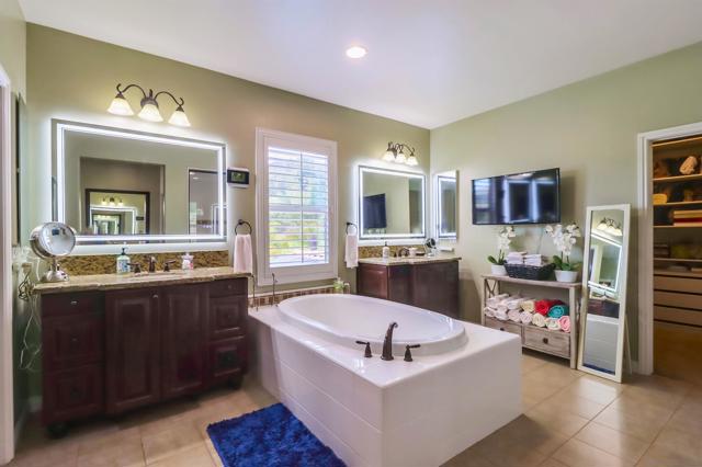 466 Agua Vista Dr, Chula Vista CA: https://media.crmls.org/mediaz/84761da7-e413-41a3-9398-53283d67875b.jpg