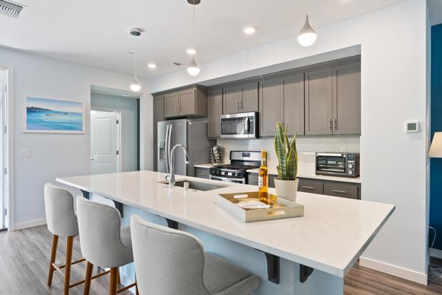320 Circuit Way, Mountain View CA: https://media.crmls.org/mediaz/8476c18b-7d42-45db-a2d2-ccdb8890f42b.jpg