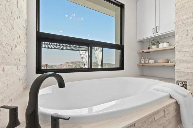 573 Lilac Ranch Rd, Alpine CA: https://media.crmls.org/mediaz/84770346-211a-4fb5-bf82-a6739e5a4ede.jpg