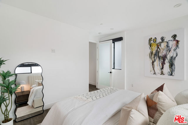 6871 Fountain Avenue, Los Angeles CA: https://media.crmls.org/mediaz/84774afc-308e-4d1c-a93e-e50266cd8298.jpg