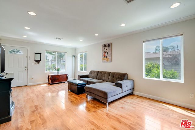 6621 BELLAIRE Avenue photo 5
