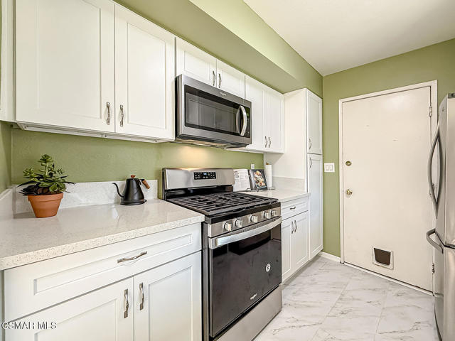 1683 Addax Circle, Ventura CA: https://media.crmls.org/mediaz/8477bec4-1f13-4838-921c-d5ca535e1618.jpg