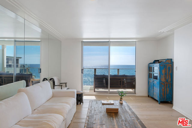 22548 Pacific Coast Highway, Malibu CA: https://media.crmls.org/mediaz/8477c41d-ce9b-4aba-9f95-b8eac6e38a9c.jpg