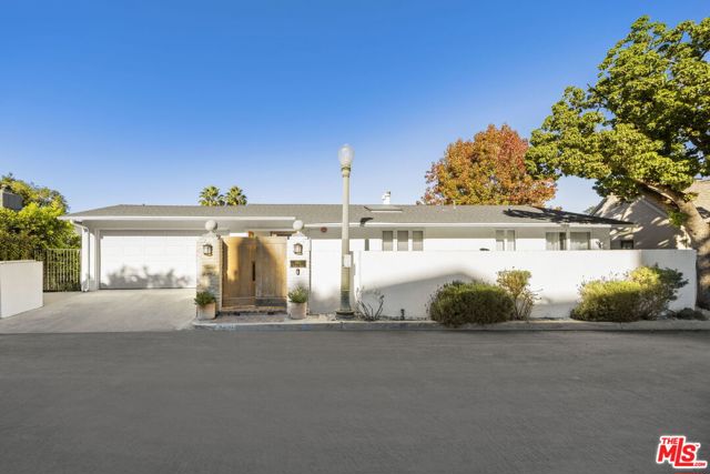 3411 Tareco Drive, Los Angeles CA: https://media.crmls.org/mediaz/8477d4f9-77b2-4a29-a663-32a857a91978.jpg