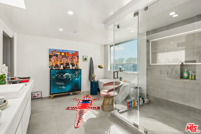 407 Rialto Avenue, Venice CA: https://media.crmls.org/mediaz/8477ee92-cfb7-4332-a86b-dd714173cf29.jpg