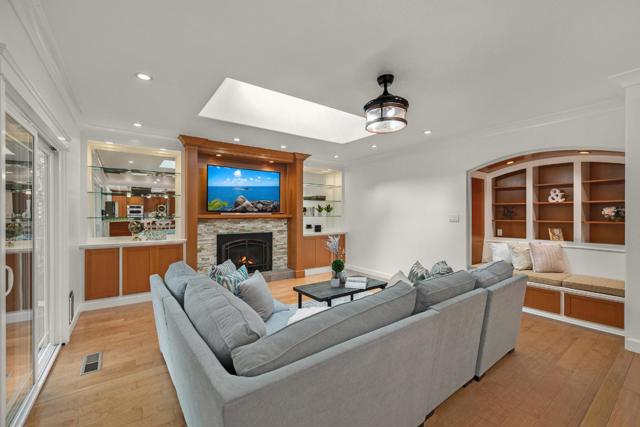 435 Ewing Drive, Pleasanton CA: https://media.crmls.org/mediaz/84786160-8603-4c94-9c8c-808da7b43f73.jpg