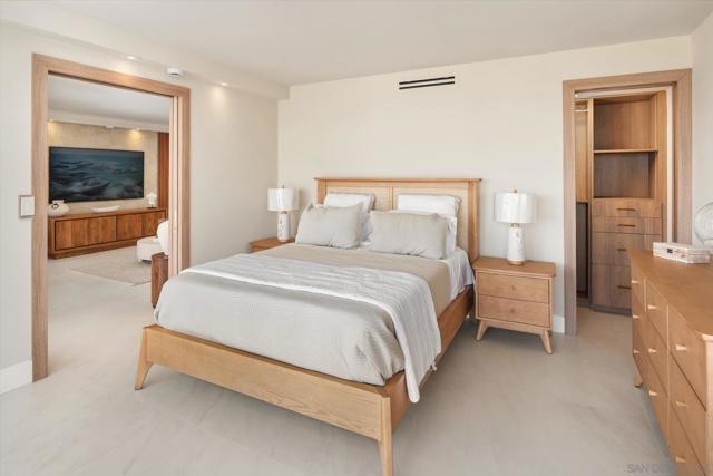 1830 Avenida del Mundo, Coronado CA: https://media.crmls.org/mediaz/8478a6ab-5ec2-40f1-9492-fe3bb72784e1.jpg