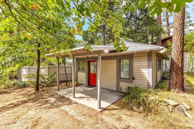 29 Front view studio with kitchenette an