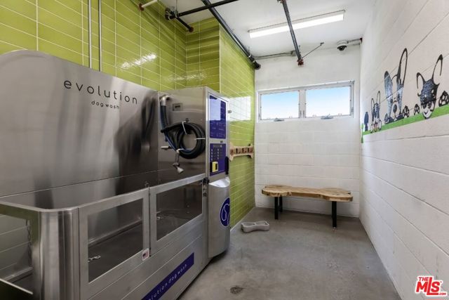 11036 Moorpark Street, Los Angeles CA: https://media.crmls.org/mediaz/84790233-882b-4da2-b882-cc54b450a811.jpg