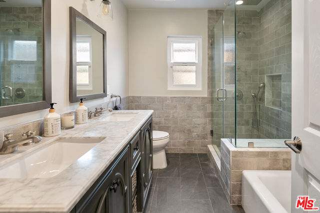 4411 Radford Avenue photo 8