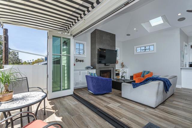 617 9Th St, Coronado CA: https://media.crmls.org/mediaz/8479a68b-f630-4db4-9940-fcc438311162.jpg