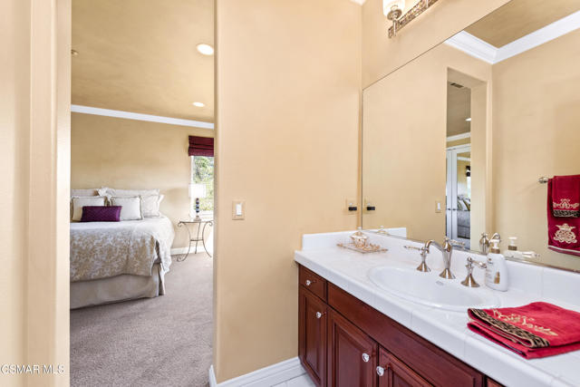1008 N Country Club Drive, Simi Valley CA: https://media.crmls.org/mediaz/847aa6b1-2fc4-4b50-ac42-eb0972d0eb94.jpg