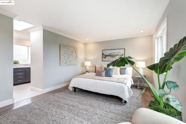 2 Cavendish Ln, Piedmont CA: https://media.crmls.org/mediaz/847aaf44-7701-4a5f-910f-706798648666.jpg