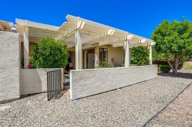 12894 Corte Arauco, San Diego CA: https://media.crmls.org/mediaz/847ab7a0-f08c-4eb9-a8bf-de3ca10892b2.jpg