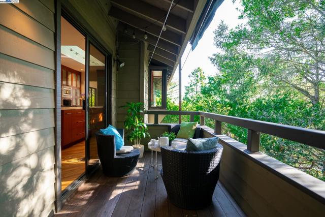 351 El Toyonal, Orinda CA: https://media.crmls.org/mediaz/847ae810-5a7b-473c-80fa-da7a9780286c.jpg