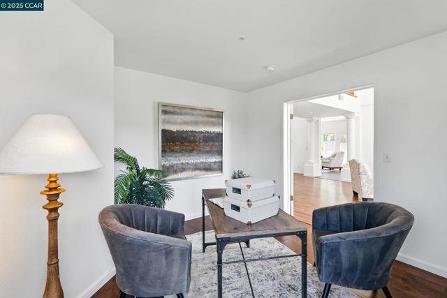30300 Meridien Cir, Union City CA: https://media.crmls.org/mediaz/847b23cb-59f2-4d6a-b87c-cd118ba48ea7.jpg