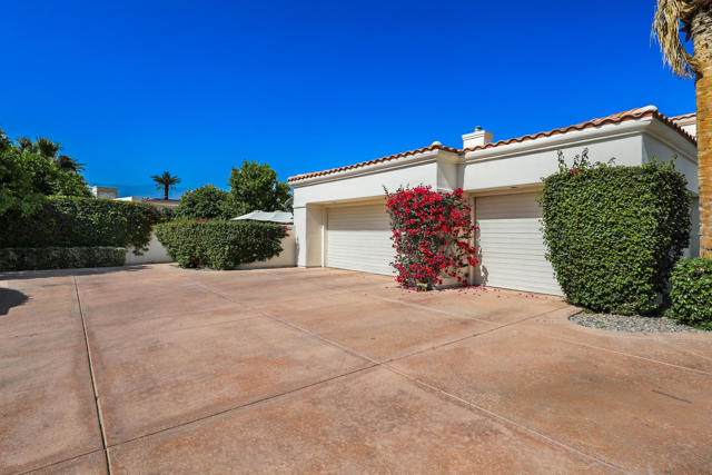79455 Briarwood, La Quinta CA: https://media.crmls.org/mediaz/847bb657-68e2-49ec-aa57-feaca315bde5.jpg