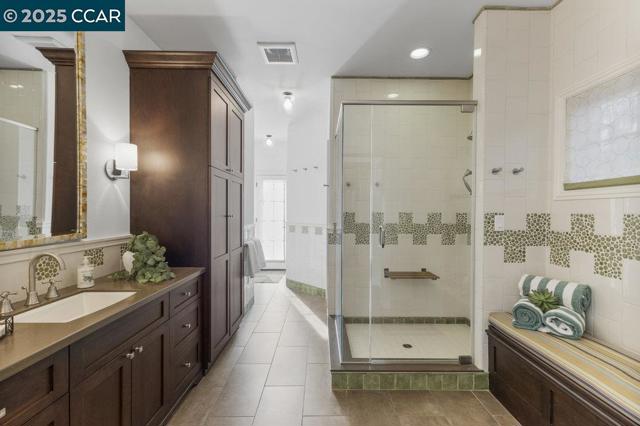 21 Meadow Lake Dr, Danville CA: https://media.crmls.org/mediaz/847c1b71-69a2-45e4-b4b6-5e0ed331b75a.jpg