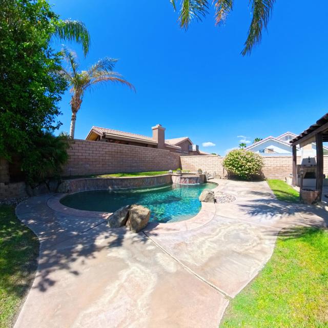 37879 Hollister Drive, Palm Desert, CA 92211