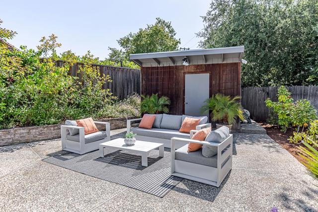 1231 Gronwall Lane, Los Altos CA: https://media.crmls.org/mediaz/847d8dd1-8333-4231-8deb-bcce192823d9.jpg