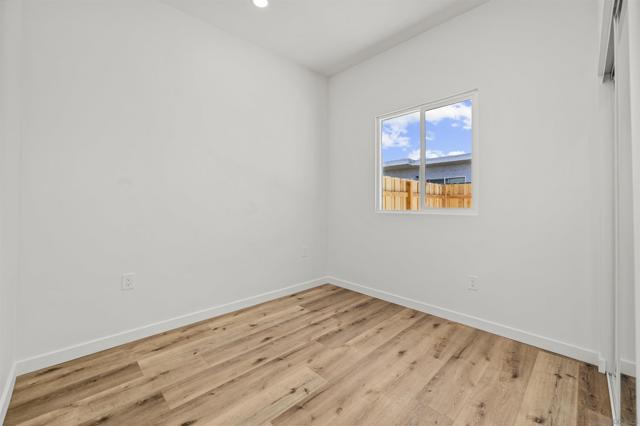 6979 81 Amherst, San Diego CA: https://media.crmls.org/mediaz/847debd4-7081-4a1f-9bdd-110517ec6825.jpg