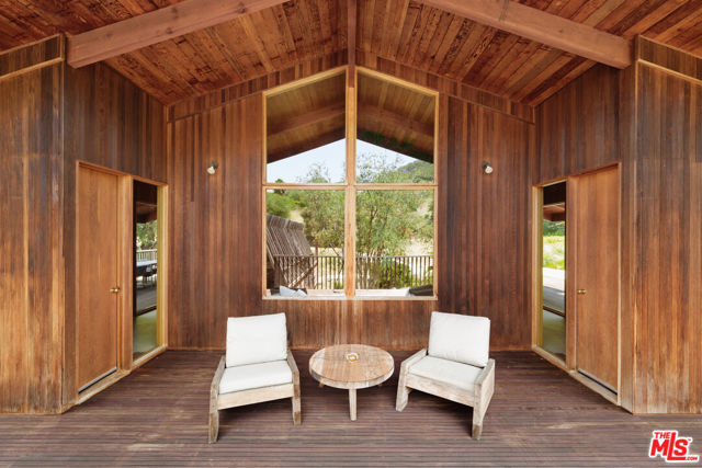 421 Westlake Boulevard, Malibu CA: https://media.crmls.org/mediaz/847e1f92-53ac-4266-b276-6336a9e74313.jpg