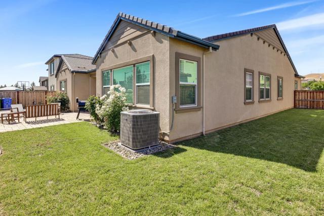 6326 Moser Way, Tracy CA: https://media.crmls.org/mediaz/847e8a47-1d22-49a1-b1dd-e9a5fcfe474a.jpg