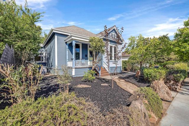 624 N 17Th St, San Jose CA: https://media.crmls.org/mediaz/847ea20c-333a-40bb-b360-f8171c94404e.jpg