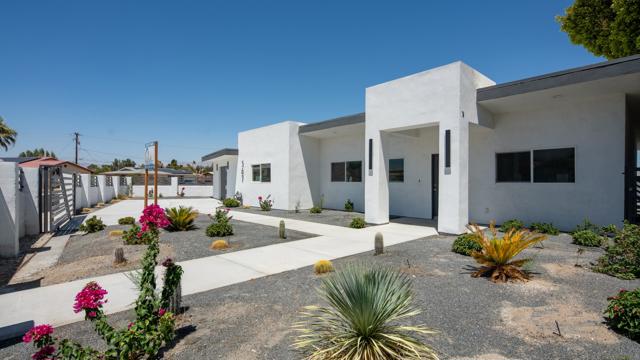 567 W Sunview Avenue, Palm Springs CA: https://media.crmls.org/mediaz/847f6ec1-35db-4e2a-a19e-fa5411ecb580.jpg