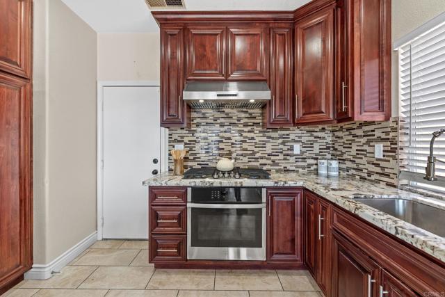 858 Via Barquero, San Marcos CA: https://media.crmls.org/mediaz/847f8f7e-c7bd-4ba7-95fa-ef504f3baefb.jpg