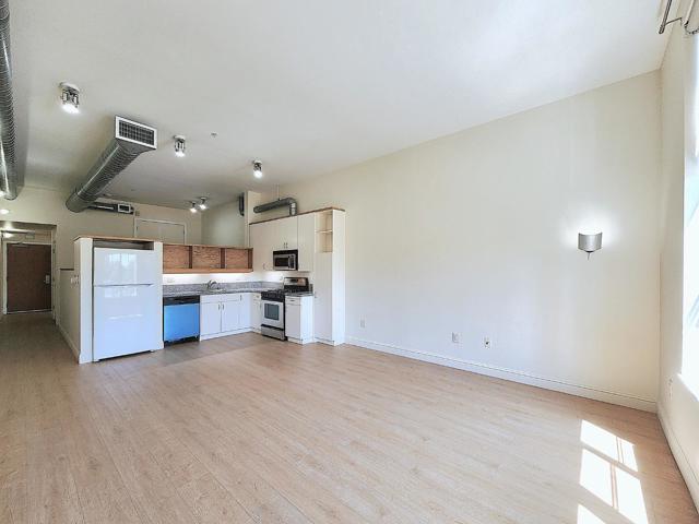 334 Santana Row, San Jose CA: https://media.crmls.org/mediaz/847fb71b-90b0-48b7-972d-2bd3a12902b7.jpg