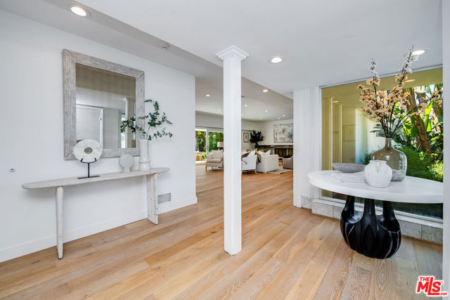 1177 Loma Linda Drive, Beverly Hills CA: https://media.crmls.org/mediaz/847fefb0-4ddb-4ef6-bf50-3e0fd035cf68.jpg
