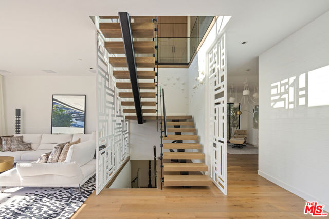 Image 9 of 19 For 816 Glenmere Way