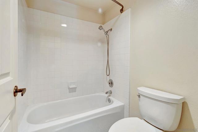 11515 Corte Playa Las Brisas, San Diego CA: https://media.crmls.org/mediaz/848083da-7e47-4254-b51a-631f7deeee40.jpg