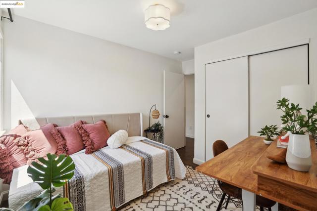 3360 Arizona St, Oakland CA: https://media.crmls.org/mediaz/8480cf0a-f6a8-434a-936c-faf7bf5dcb76.jpg