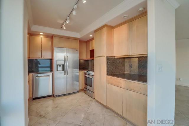 1720 Avenida Del Mundo, Coronado CA: https://media.crmls.org/mediaz/848108d2-03d0-47e5-b429-5249e1dd2218.jpg
