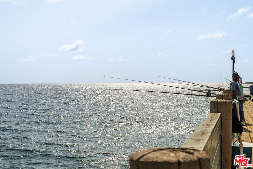 https://media.crmls.org/mediaz/8481b7e4-66ad-4a16-a596-ca807885b6db.jpg?preset=X-Large