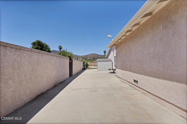 818 N Lois Avenue, Newbury Park CA: https://media.crmls.org/mediaz/84826db2-c2d3-44fd-9322-2c3c46fa5b5f.jpg