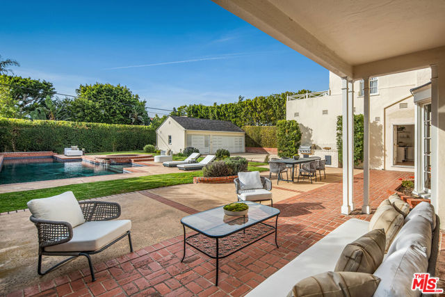 625 N Sierra Drive, Beverly Hills CA: https://media.crmls.org/mediaz/8482a413-2c15-4a46-8562-452159fac0c5.jpg