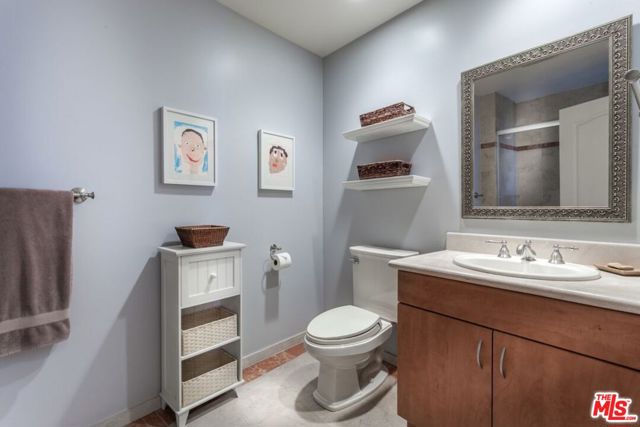 1862 S Bentley Avenue, Los Angeles CA: https://media.crmls.org/mediaz/8482ffc5-b92b-40a6-8208-11eeaa513bbc.jpg